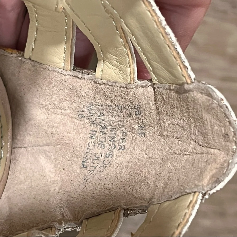 Betsey Johnson Gold Glitter Tee Heels - ***See notes for sizing - Picture 15 of 15